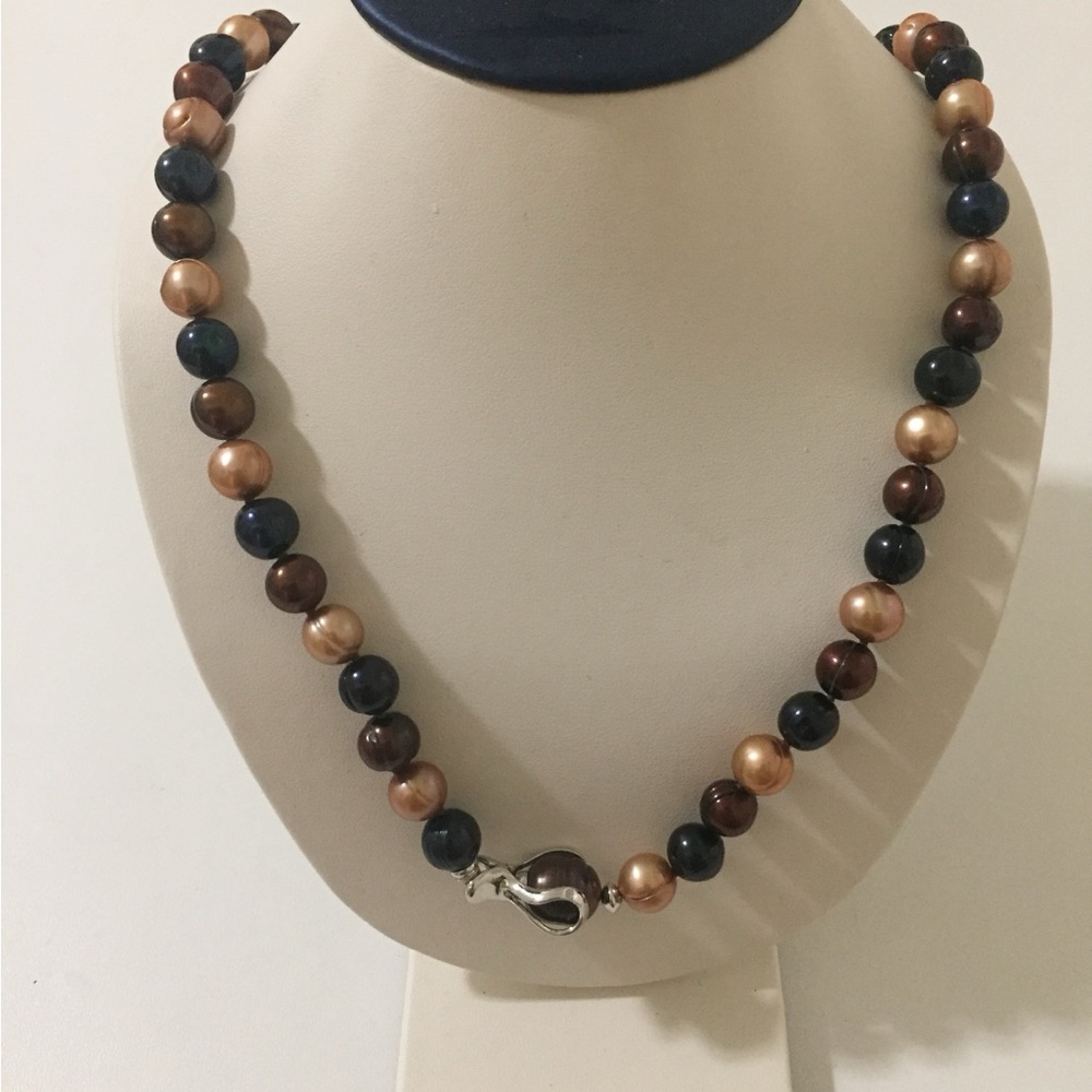 Elegant Multicolor Beaded Necklace